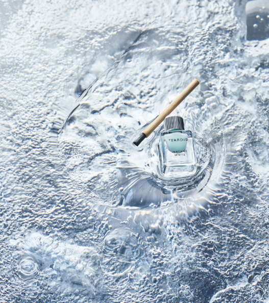 Gel Aletsch con cepillo sobre agua